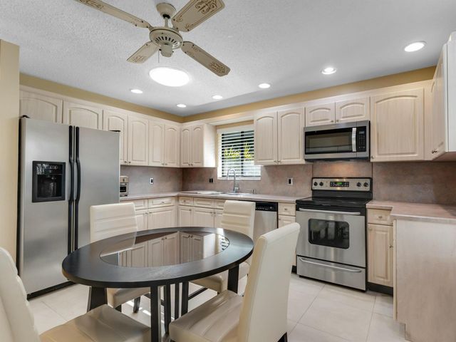 10088 Laurelwood Place, Boynton Beach, FL 33437