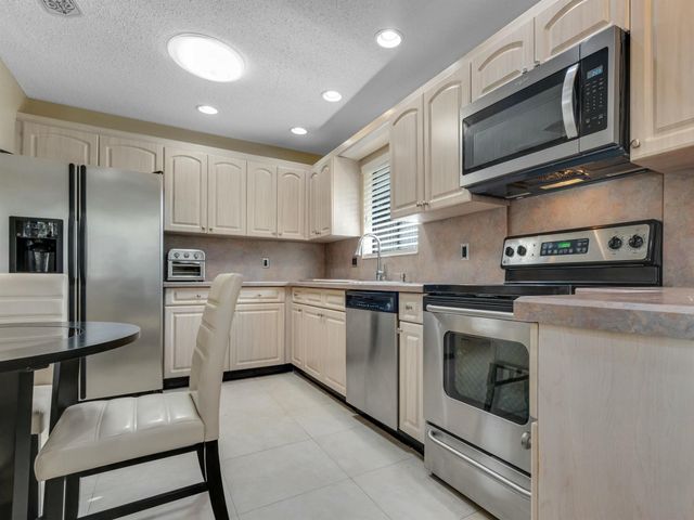 10088 Laurelwood Place, Boynton Beach, FL 33437