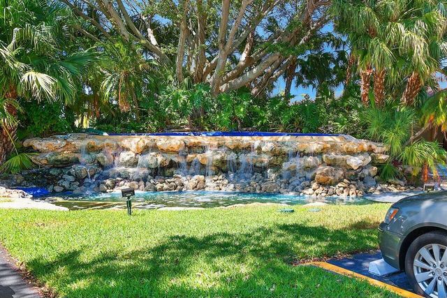 10088 Laurelwood Place, Boynton Beach, FL 33437