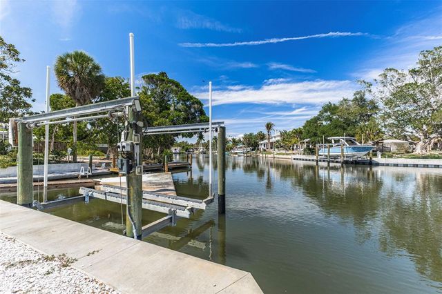 5073 HIGEL AVENUE, Sarasota, FL 34242
