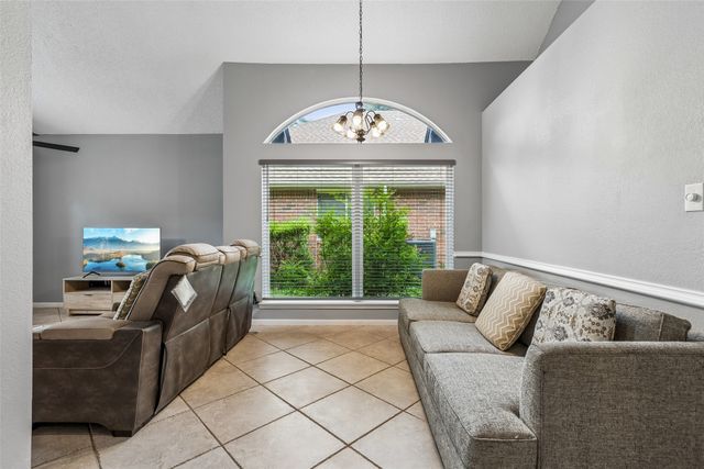 2225 Chapel Downs Drive, Arlington, TX 76017