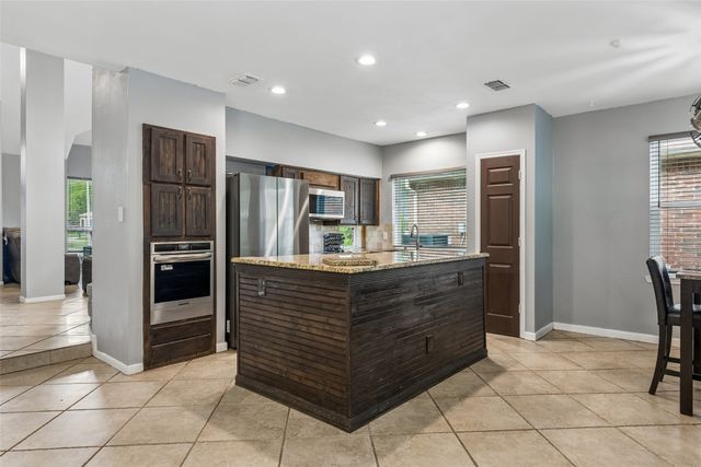 2225 Chapel Downs Drive, Arlington, TX 76017