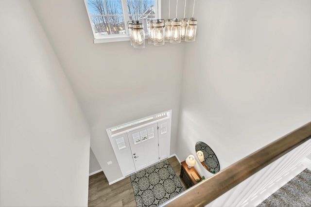 8130 W Mourning Dove LANE, Mequon, WI 53097