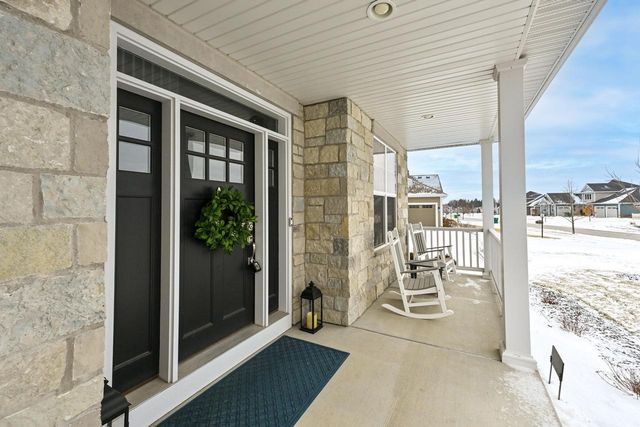 8130 W Mourning Dove LANE, Mequon, WI 53097