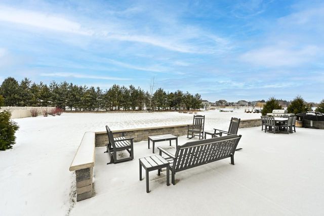 8130 W Mourning Dove LANE, Mequon, WI 53097