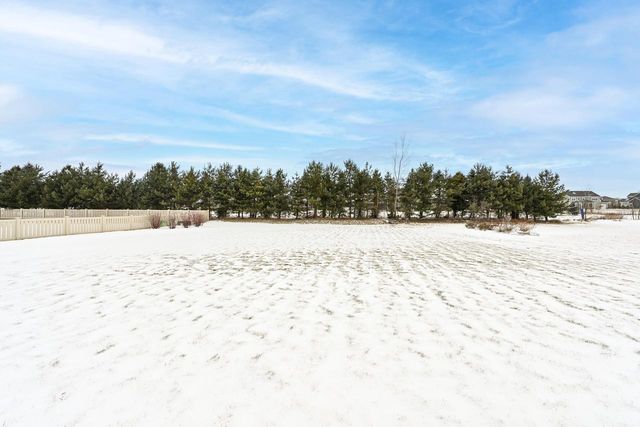 8130 W Mourning Dove LANE, Mequon, WI 53097