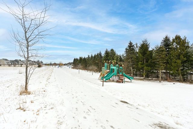 8130 W Mourning Dove LANE, Mequon, WI 53097