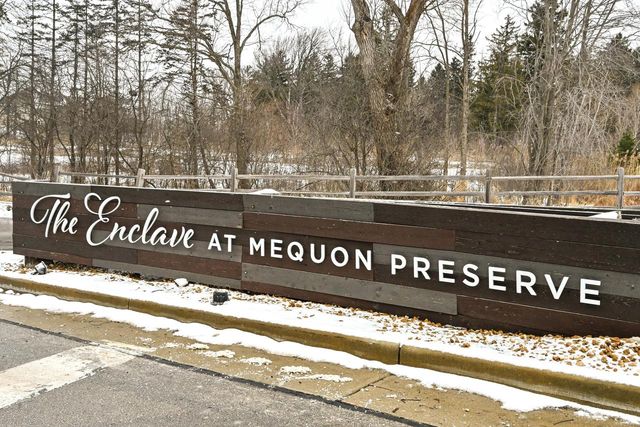 8130 W Mourning Dove LANE, Mequon, WI 53097