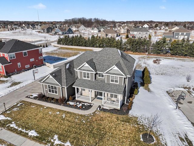 8130 W Mourning Dove LANE, Mequon, WI 53097