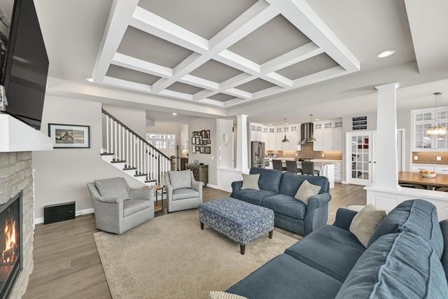 8130 W Mourning Dove LANE, Mequon, WI 53097