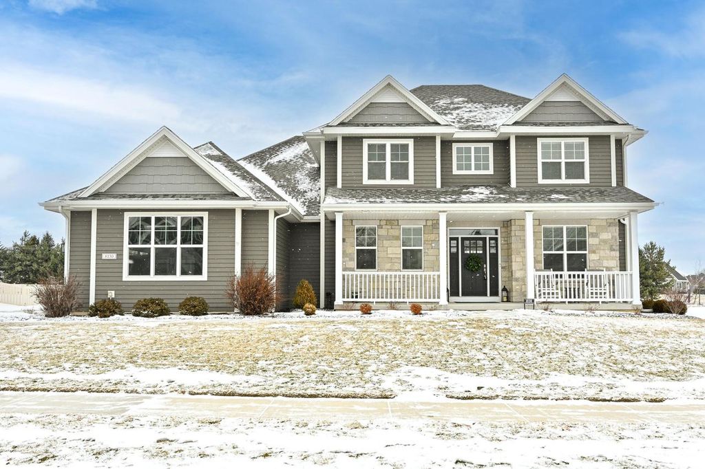 8130 W Mourning Dove LANE, Mequon, WI 53097