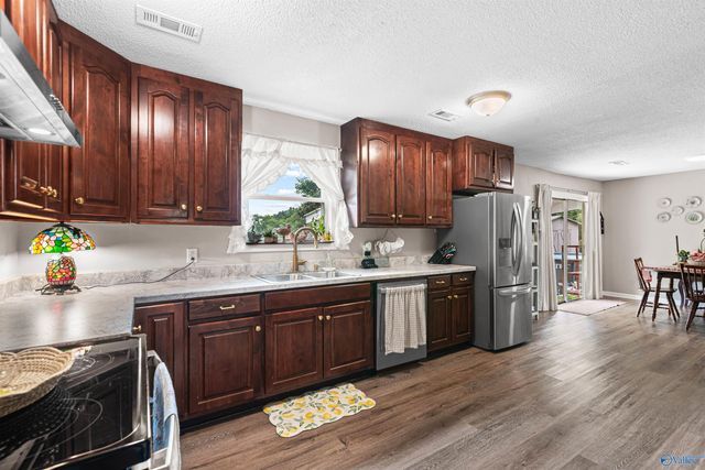 11 Ellis Private Drive, Hartselle, AL 35640