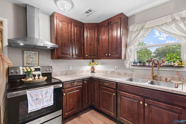 11 Ellis Private Drive, Hartselle, AL 35640