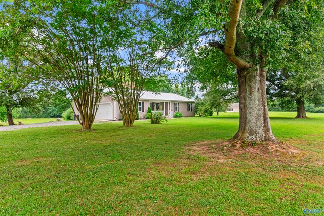 11 Ellis Private Drive, Hartselle, AL 35640