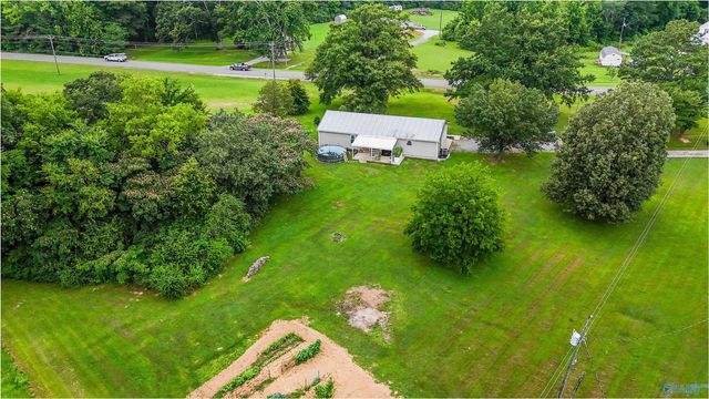 11 Ellis Private Drive, Hartselle, AL 35640