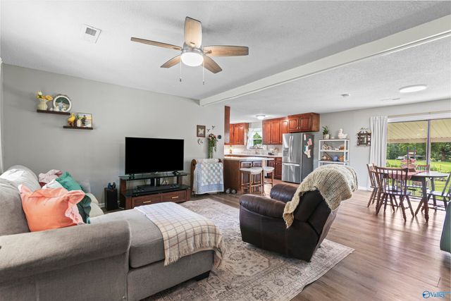 11 Ellis Private Drive, Hartselle, AL 35640