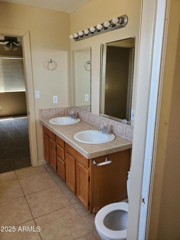 240 E OAK Street, Huachuca City, AZ 85616