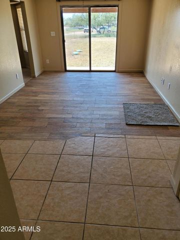 240 E OAK Street, Huachuca City, AZ 85616