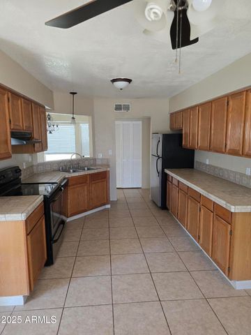 240 E OAK Street, Huachuca City, AZ 85616