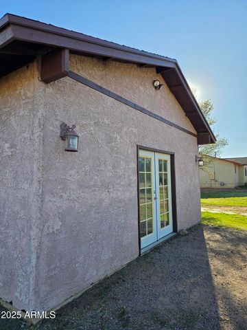 240 E OAK Street, Huachuca City, AZ 85616