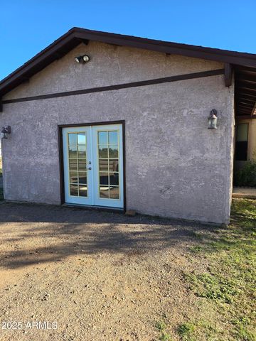 240 E OAK Street, Huachuca City, AZ 85616