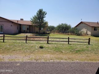 240 E OAK Street, Huachuca City, AZ 85616
