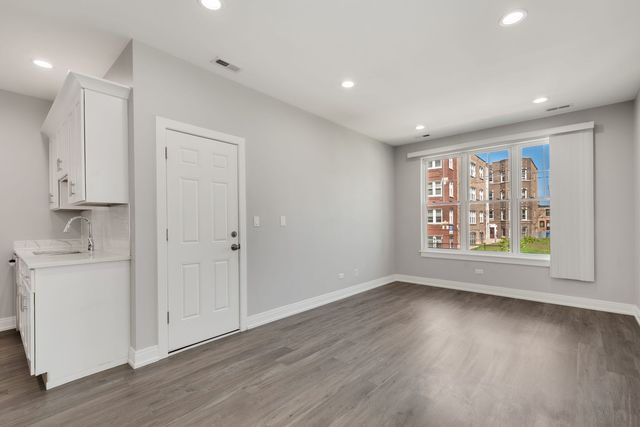 6418 S Champlain Avenue, Chicago, IL 60637