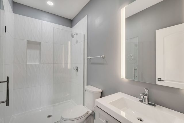 6418 S Champlain Avenue, Chicago, IL 60637