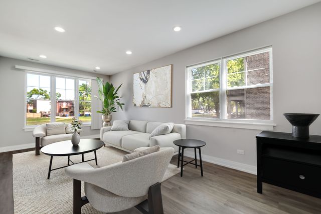 6418 S Champlain Avenue, Chicago, IL 60637