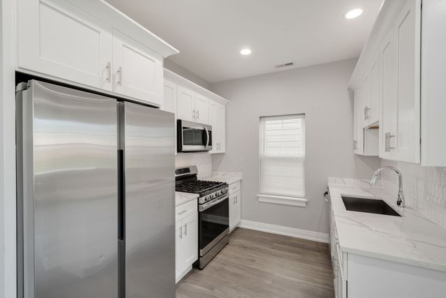 6418 S Champlain Avenue, Chicago, IL 60637