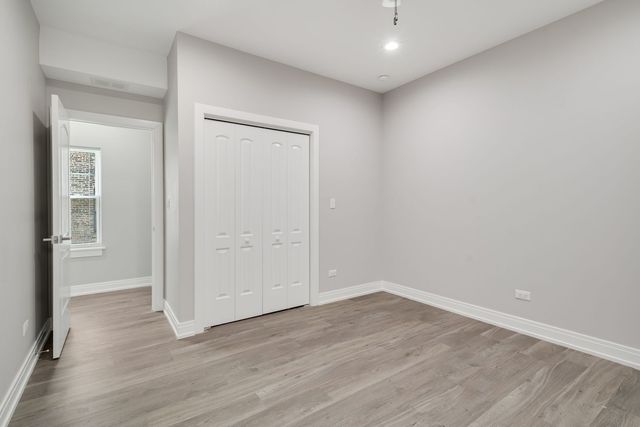 6418 S Champlain Avenue, Chicago, IL 60637