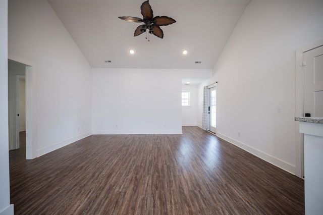 180 Nichols Dr, Woodbury, TN 37190