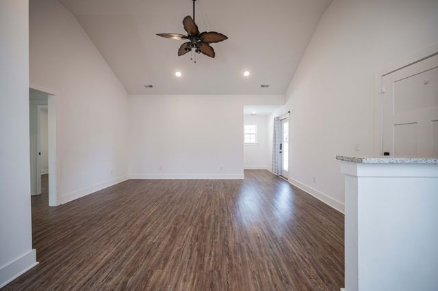 180 Nichols Dr, Woodbury, TN 37190