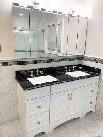 1 Owen Street B, Westbury, NY 11590