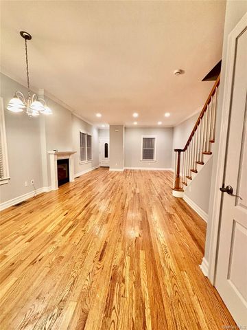 1 Owen Street B, Westbury, NY 11590