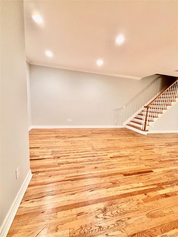 1 Owen Street B, Westbury, NY 11590