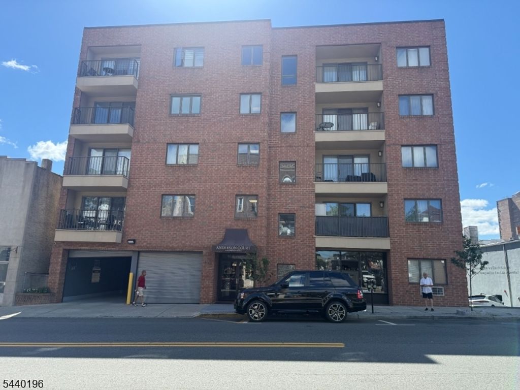610 Anderson Ave E, Cliffside Park Boro, NJ 07010