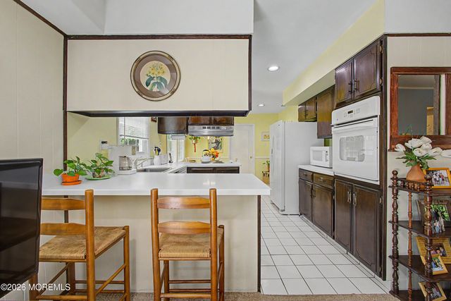 14 Mcintosh Lane, Manalapan, NJ 07726