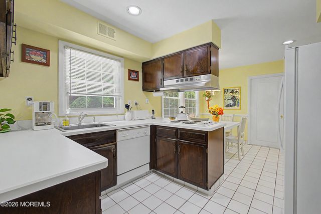 14 Mcintosh Lane, Manalapan, NJ 07726