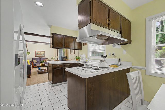 14 Mcintosh Lane, Manalapan, NJ 07726