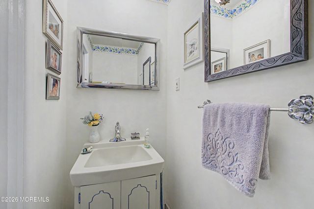 14 Mcintosh Lane, Manalapan, NJ 07726