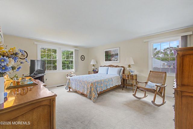 14 Mcintosh Lane, Manalapan, NJ 07726