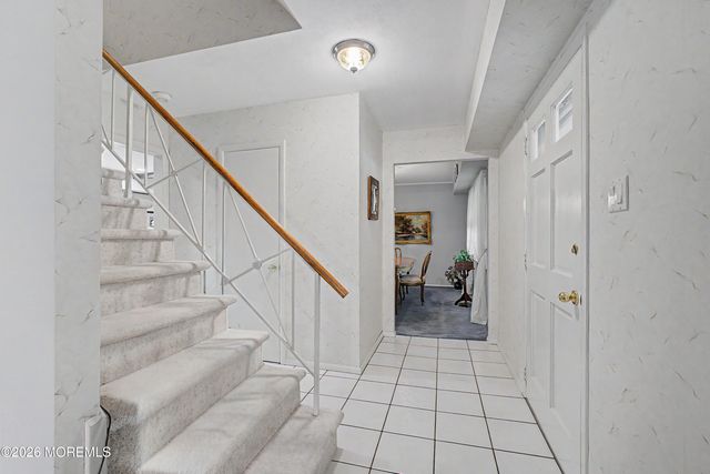 14 Mcintosh Lane, Manalapan, NJ 07726