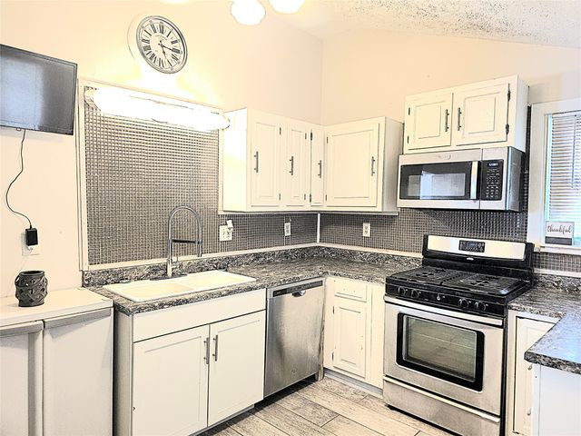 1009 E 4TH Street, Erie, PA 16507