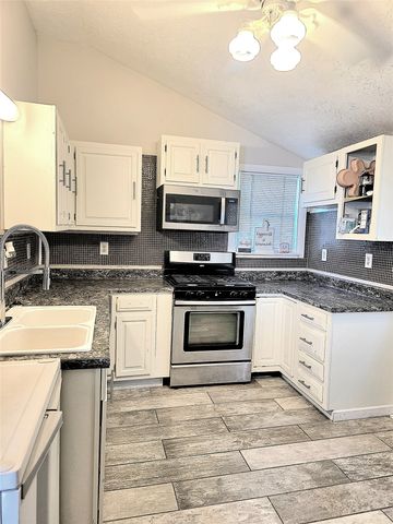 1009 E 4TH Street, Erie, PA 16507
