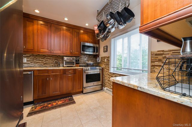 838 Pelhamdale Avenue 2H, New Rochelle, NY 10801