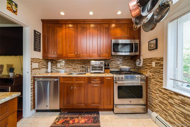 838 Pelhamdale Avenue 2H, New Rochelle, NY 10801