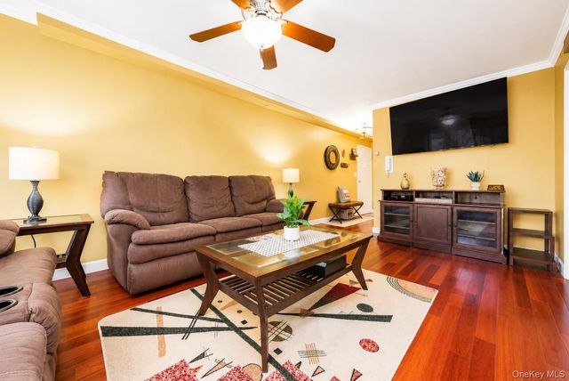 838 Pelhamdale Avenue 2H, New Rochelle, NY 10801