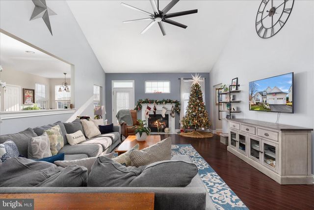 138 BARKSDALE DR, Charles Town, WV 25414