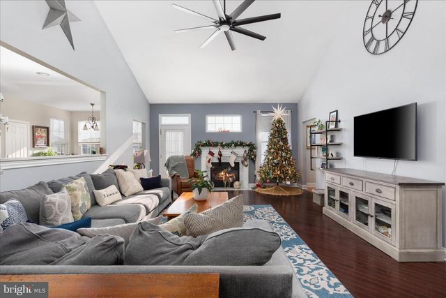 138 BARKSDALE DR, Charles Town, WV 25414